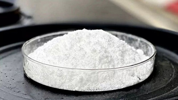 Cloramin B dạng bột trắng