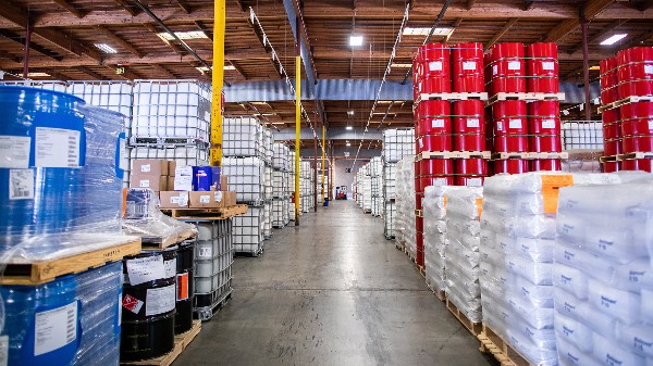 Hóa chất là một loại hợp chất mà trong đó, thành phần thường bao gồm các nguyên tố hóa học được liên kết với nhau theo tỷ lệ và trật tự nhất định
